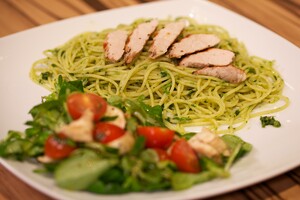 Spaghetti con acciughe e crescione (pasta met waterkers) & Insalata lattuga (salade met veldsla)