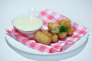 Gamba-avocadokroketjes met avocadomayonaise