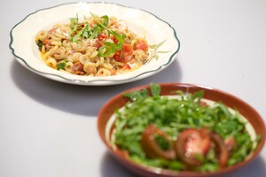 Anelletti al tonno e pomodori secchi con rucola (Pasta met tonijn en gedroogde tomaat met rucola)