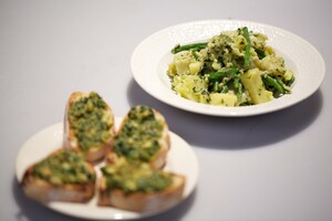 Trenette met pesto en pesto trapanesi