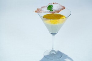 Witte chocolade panna cotta met lemoncurd