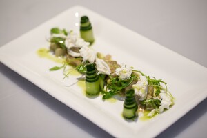 Artisjok met opgerolde courgette