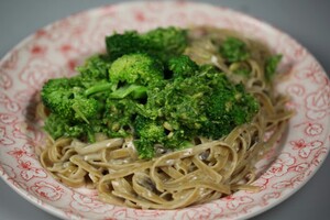 Tagliatelle met champignonsaus en rucolapesto