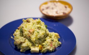 Spruitenstamppot met appel en kaas