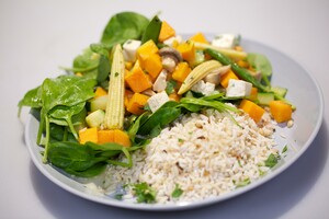 Vegetarische pompoencurry met gemberkokossaus
