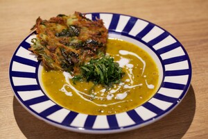 Pompoen-linzensoep met aardappelkoekjes
