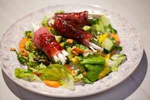 Salade met rosbiefrolletjes