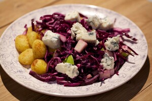 Zoetzure rode kool met blauwe kaas en spekjes