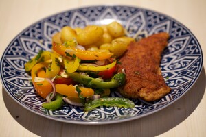 Kalkoenschnitzel met Arabische salade