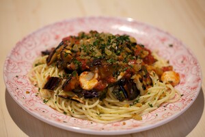 Aubergine uit de oven met knapperige spaghetti