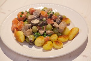 Romige champignon-druivenschotel