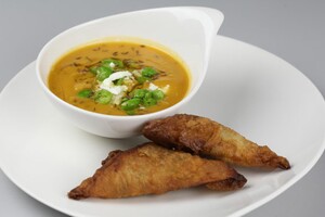 Zoete aardappel-karwijsoep met arganolie en briouats