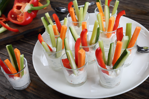 Groente met yoghurtdip