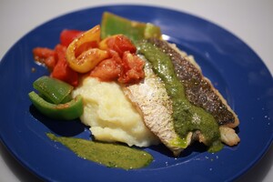 Schelvis met salsa verde en peperonata