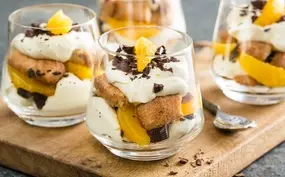 Messy tiramisu met mineola en chocolade