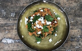 Rijst met tomaatjes, chorizo en koriander