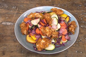 Kipnuggets met regenboogsalade