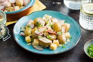 Zacht-pittige aardappelsalade met graskaas
