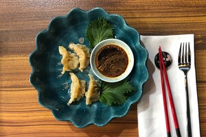 Gyoza met spitskool, gehakt, shiitake en shisoblad