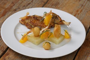 Parelhoen supreme, pommes fondant en gesmoorde knolselderij