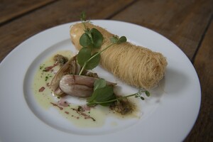 Krokante sliptong met gekarameliseerde witlof