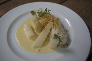 Gevulde colbert met beurre blanc en asperges