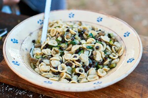 Orecchiette met aubergine & zwarte kikkererwten