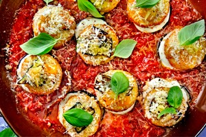 Torentjes van gegrilde groenten en rösti rondjes