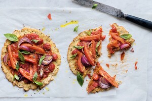 Bloemkoolpizza met citroentomaten