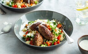 Köfte met couscoussalade en tzatziki
