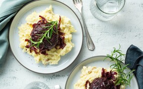 Gehaktballen met rodewijnjus en aardappel-selderijpuree