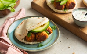 Gevulde pita's met homemade vegaballetjes