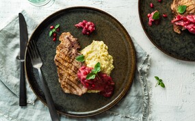 Karbonade met zoetzure rabarberchutney & pastinaakpuree