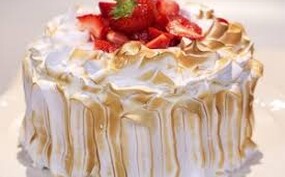 Aardbeien-slagroomtaart