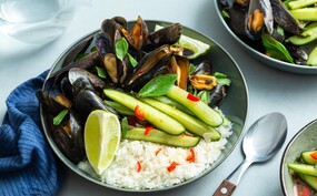 Mosselen met chili, komkommer en kokosrijst