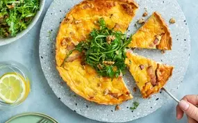 Quiche lorraine met kruidensla