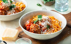 Spaghetti met gehaktballen in tomatensaus
