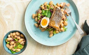 Rosé gebakken zalm met salade van limabonen