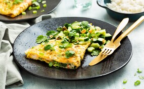 Vietnamese omelet met garnalen en lente-ui