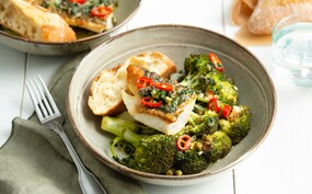 Bagna cauda met schelvis en broccoli