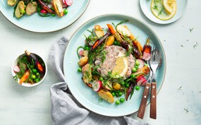 Tartaar van haring met geroosterde peen en zeekraal