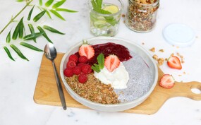 Chiapudding met huisgemaakte bessencoulis