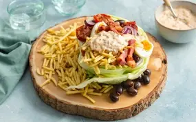 Afwasvrije campingsalade met Thousand Island dressing