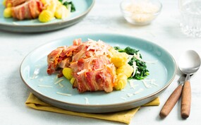 Kip met pesto en spek uit de oven