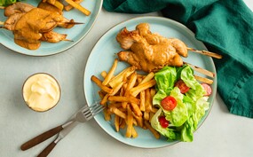 Saté met friet en salade