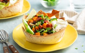 Taco-bowl met chorizo en pompoen