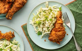 Fried chicken en coleslaw