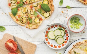 Snelle pizza met courgette