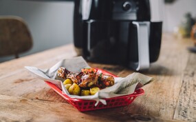 Pittige kip met tomatensalsa en kerriekrieltjes