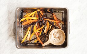 Honingwortelgroenten met tahin-citroendip 